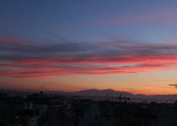 Unique Skyview Apartment-downtown