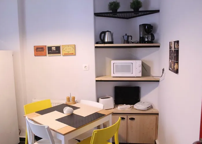 Unique Skyview Apartment-downtown